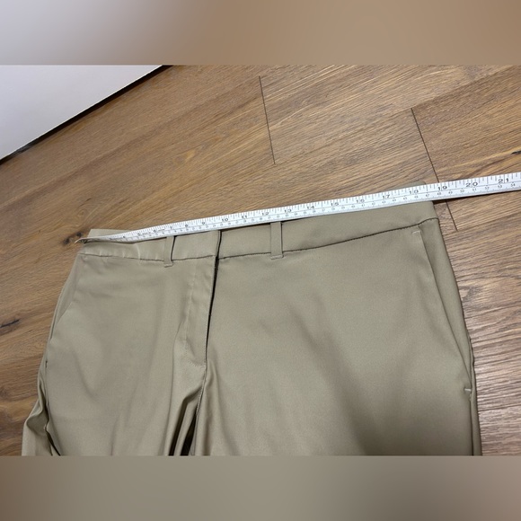 Size 12 Nike golf shorts, Bermuda shorts - Picture 9 of 11